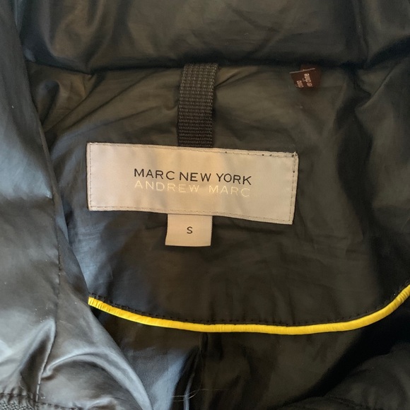 Black Puffer - Picture 2 of 5